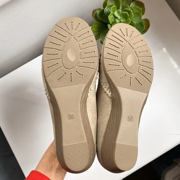 π SCANDI TAN PERFORATED STITCHED WEDGES! - Picture 6 of 13